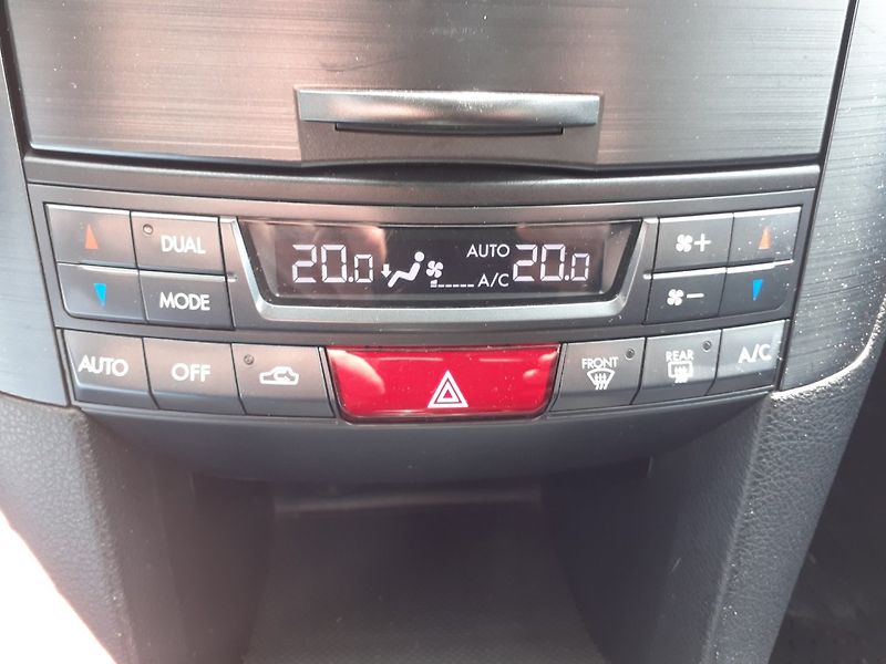 Subaru Outback (2013) 2.0 D 4x4 110 Kw - fotka 13 z 34