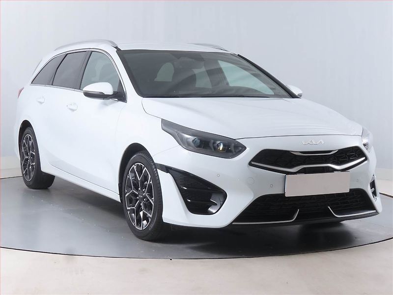 Kia Ceed (2025) GT Line 1.5 T-GDI - fotka 1 z 17