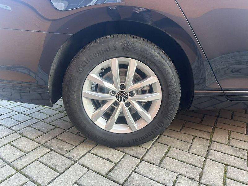 Volkswagen Passat 2.0 TDi 110kW Bussiness AT - fotka 27 z 28