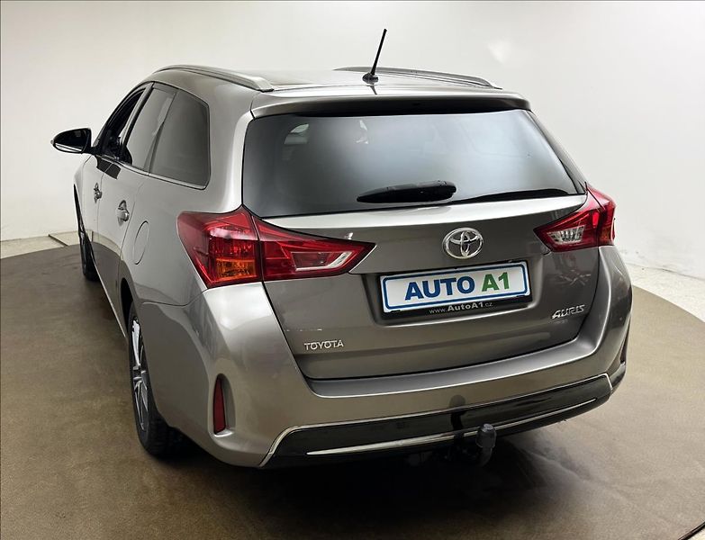 Toyota Auris 1,4 66kW NAVI KAMERA TAŽNÉ - fotka 6 z 32