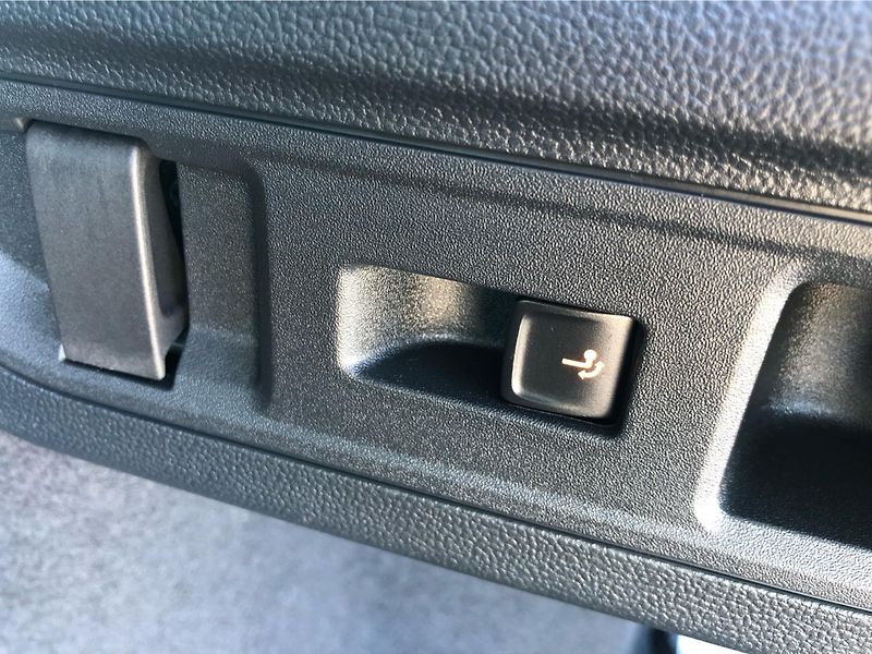 Škoda Superb Combi 2.0 TDi DSG 7st. SPORTLI - fotka 28 z 30