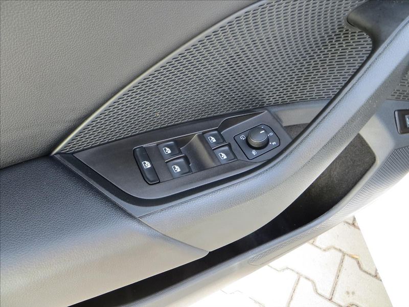 Škoda Octavia 2,0 TDI Style ČR Kamera Výhřev - fotka 13 z 29