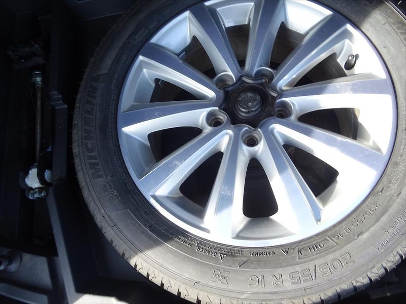 Volkswagen Touran 1,2 TSi 77 kW - fotka 19 z 33