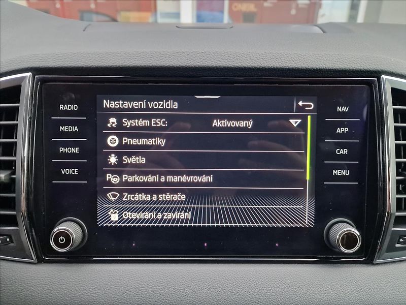 Škoda Karoq 2.0TDI 110kW 4x4 DSG Style,ČR - fotka 30 z 50