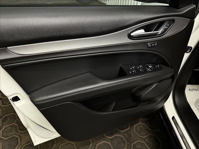Alfa Romeo Stelvio VELOCE 154kW Q4 TAŽNÉ MATRIX - fotka 14 z 41