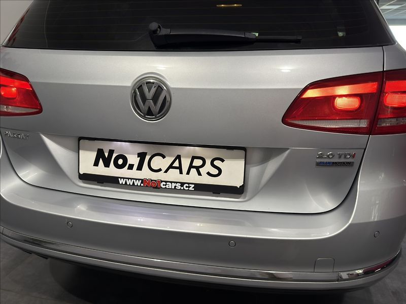 Volkswagen Passat 2,0   TDI DSG REZERVACE - fotka 31 z 39