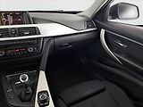 BMW Řada 3 (2013) 318 d, Xenony, Tempomat - náhled 8