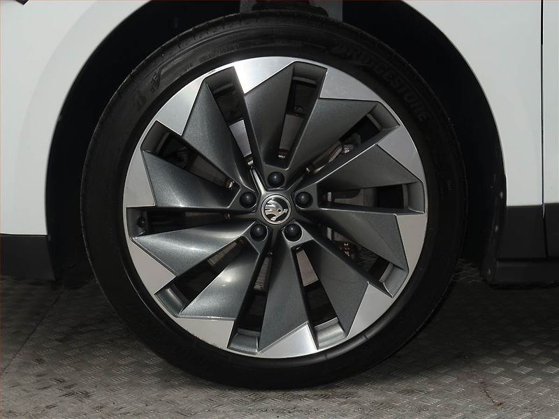 Škoda Enyaq (2021) Lounge iV 80 (82 kWh), SoH 90% - fotka 15 z 22