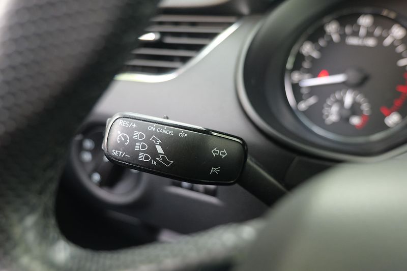 Škoda Octavia 1.4 TSI Tažné Tempomat R17 Alu - fotka 18 z 26