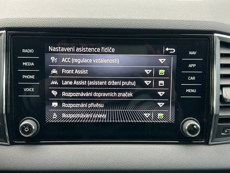 Škoda Karoq (2022) 1.5 TSI 110 kW Tažné Matrix - fotka 16 z 30