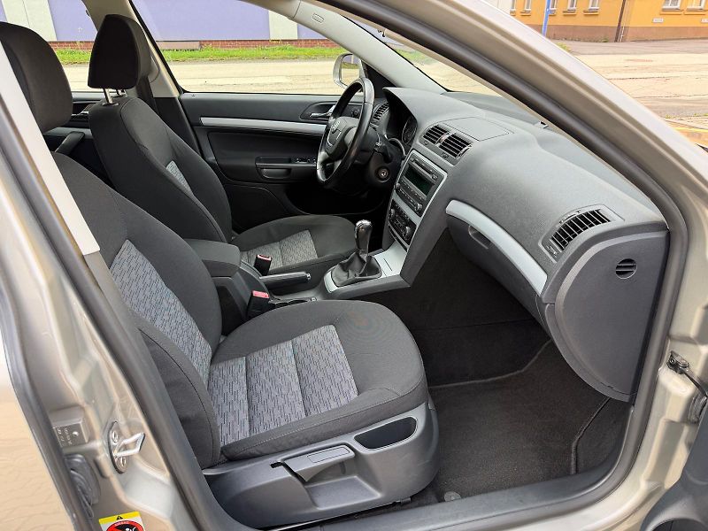 Škoda Octavia 1,2 TSI Elegance/77 kW/1.maj - fotka 15 z 26