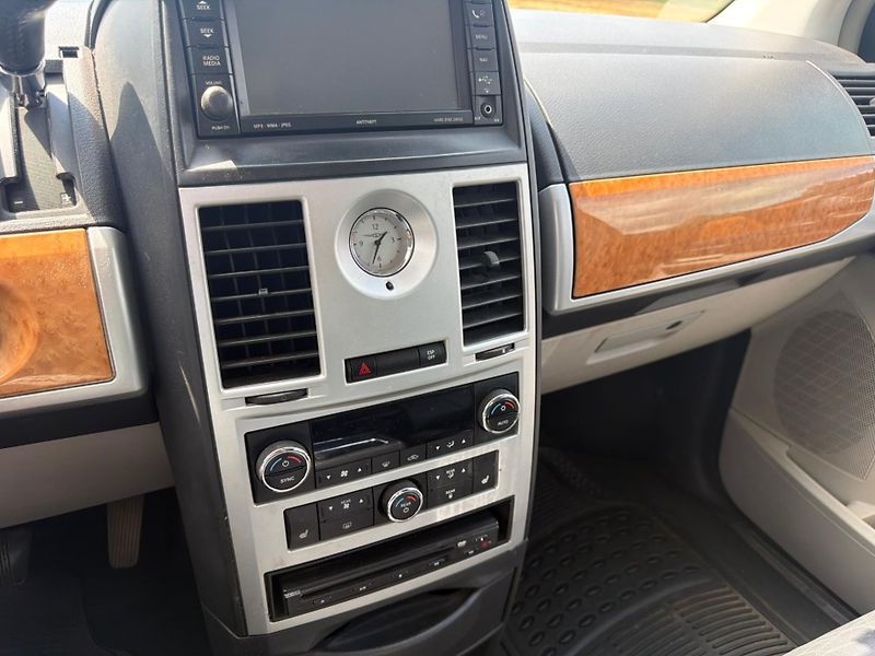 Chrysler Grand Voyager (2008)  3.8 RT LPG, Kůže EU 2008 - fotka 15 z 20