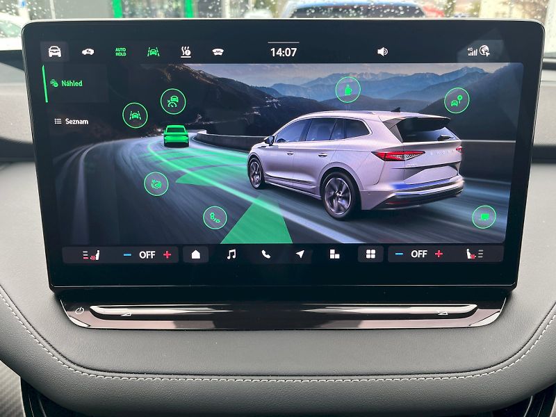 Škoda Enyaq (2025) 82 kWh Sportline 85x - fotka 17 z 29
