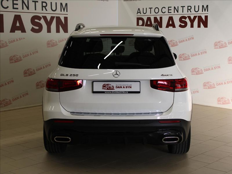 Mercedes-Benz GLB 2,0 250 4Matic AMG Line - fotka 5 z 39