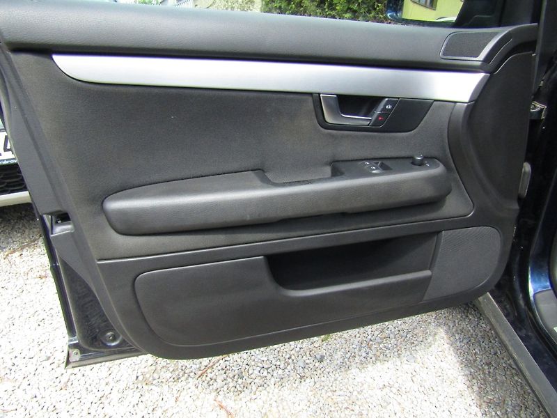 Audi A4 (2006) Avant 2.0 TDI 103kW AUTOMAT - fotka 16 z 33