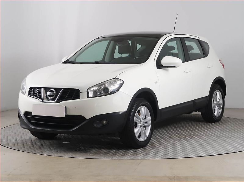 Nissan Qashqai (2010) 1.6, Tempomat, Park. senzory - fotka 2 z 14