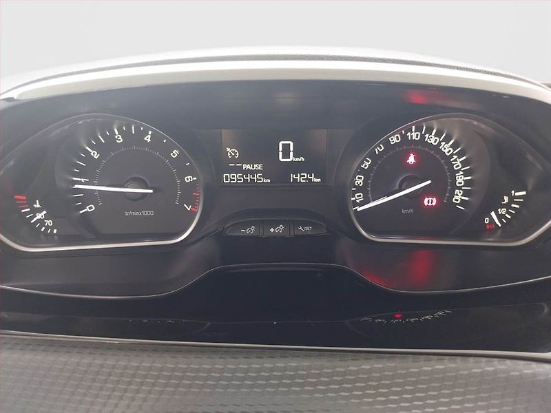 Peugeot 2008 (2017) 1.2 PureTech, ČR,1.maj - fotka 11 z 17