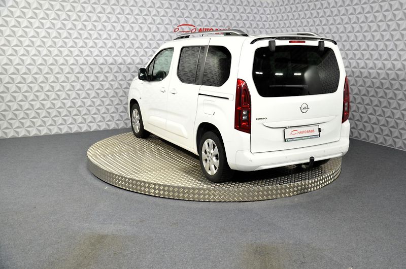 Opel Combo (2022) 1.5D 96 Elegance Plus 5d - fotka 8 z 21