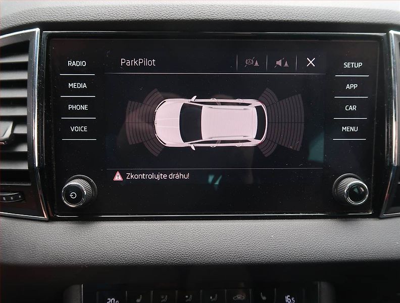 Škoda Karoq (2020) Ambition 1.0 TSI, Serv.kniha - fotka 18 z 20