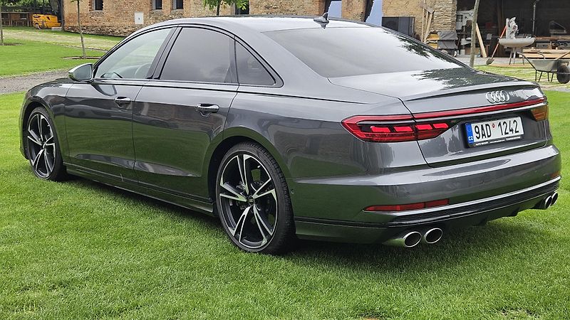Audi S8 (2021) - fotka 3 z 24