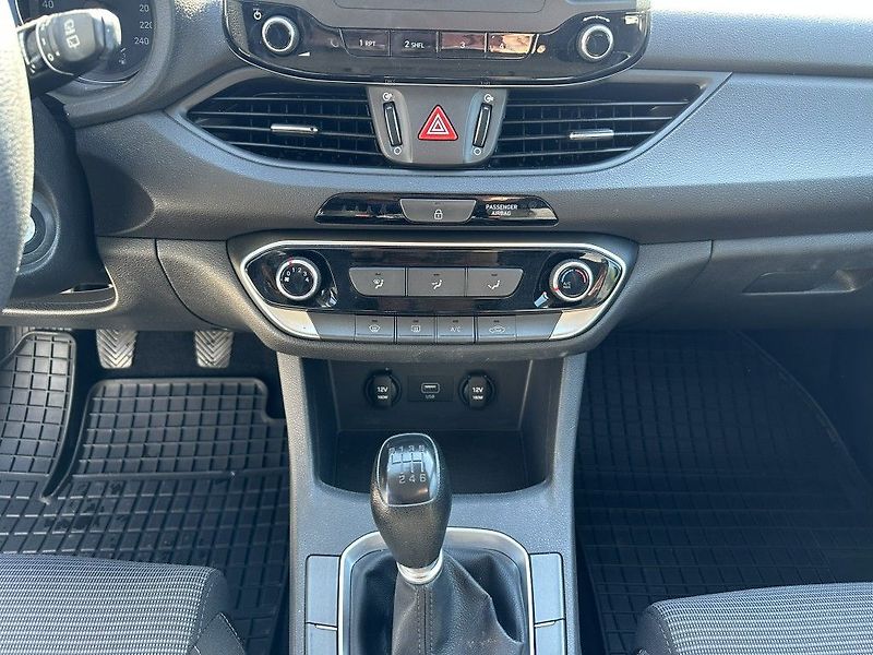 Hyundai i30 1.5 DPI 80kW serviska - fotka 18 z 34