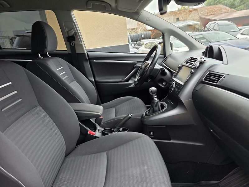 Toyota Verso 1.8-2+3SEDAD.NÍZKÉ KM-TOP STAV - fotka 25 z 27