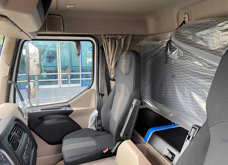DAF XB 260 plachta čelo NOVÝ - fotka 11 z 13
