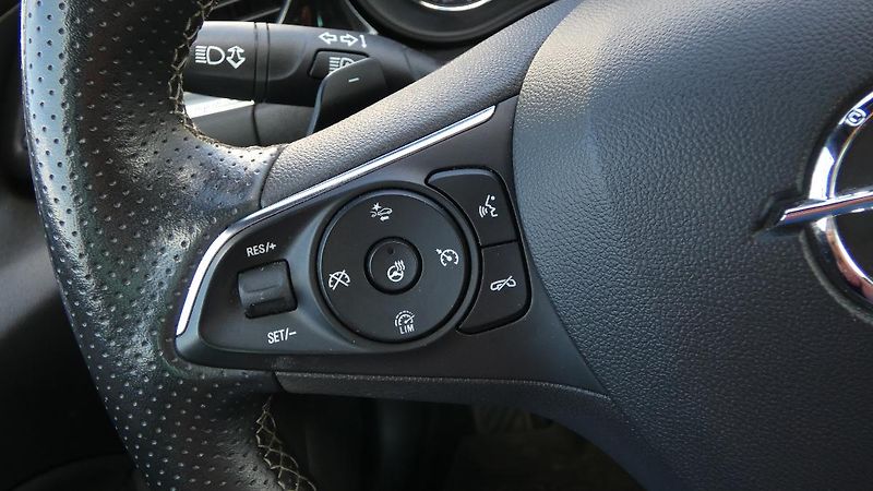 Opel Insignia 2,0 T 4x4 GSi - fotka 11 z 25