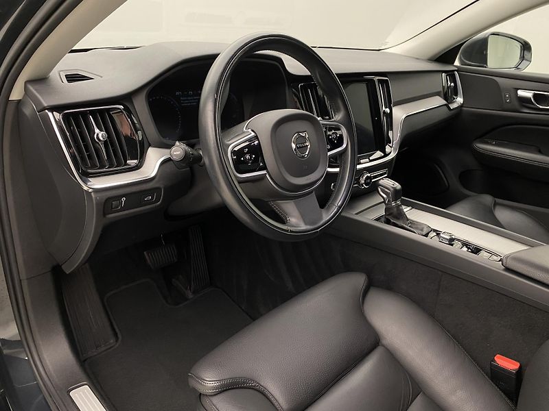 Volvo V60 D4 INSCRIPTION AUT REZERVACE - fotka 4 z 47