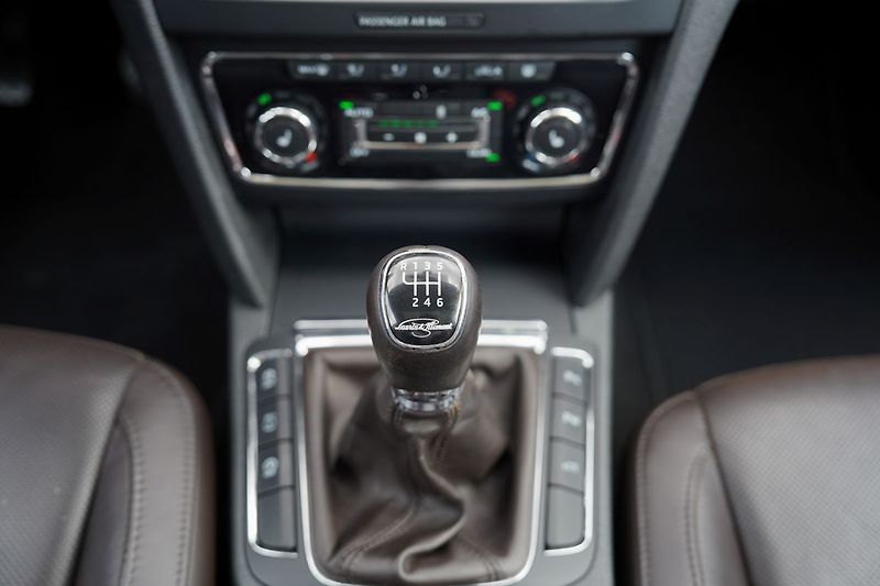 Škoda Superb 2.0 TDI 125 kW L&K/ČR/DPH - fotka 38 z 44