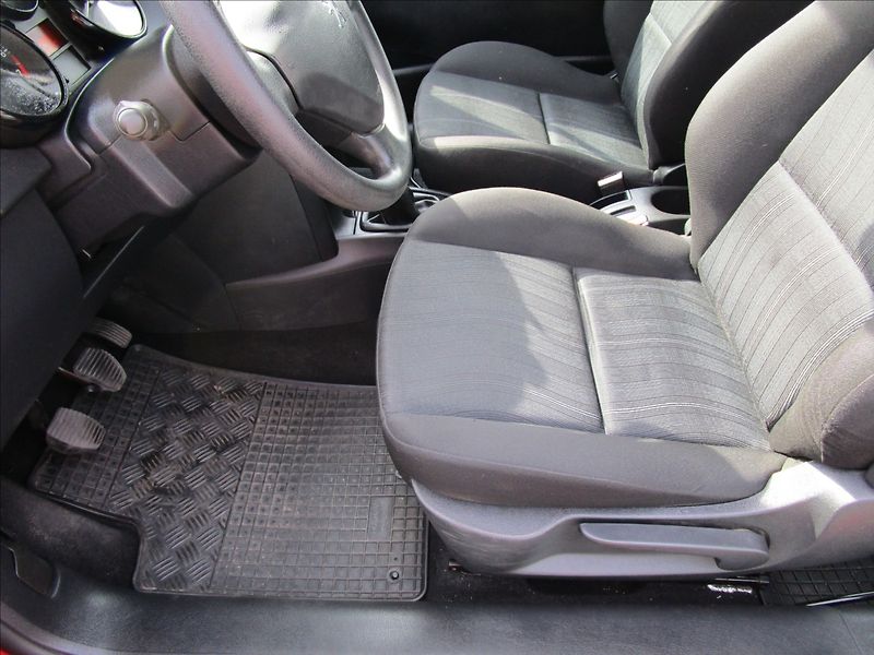 Peugeot 207 1.4i 54kW - fotka 11 z 35
