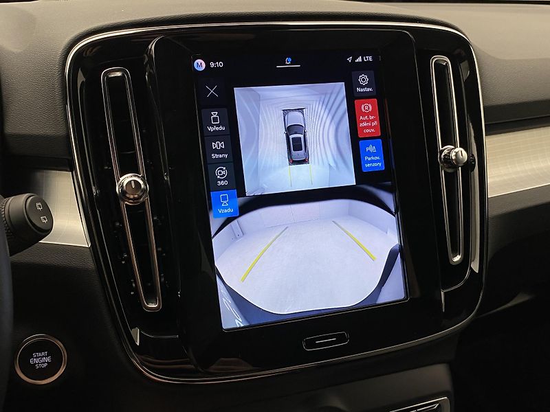 Volvo XC40 B3 DARK PLUS AUT CZ - fotka 54 z 56
