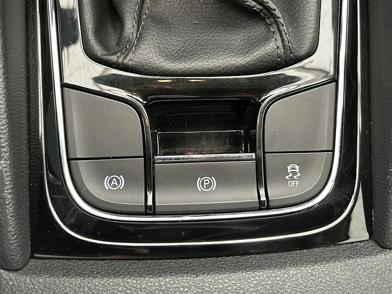Škoda Karoq 1.5 TSI Ambition - fotka 20 z 25
