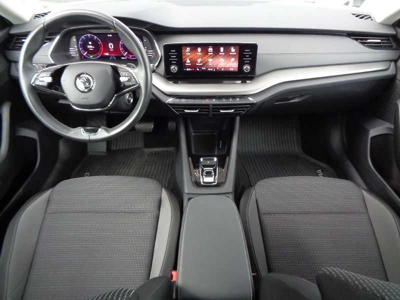 Škoda Octavia OCT.COM M-HEV AMB TS 110/1.5 A - fotka 12 z 29