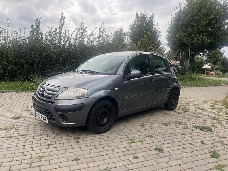 Řízení auta od 17 let pod dohledem mentora. Co na to říkáte?