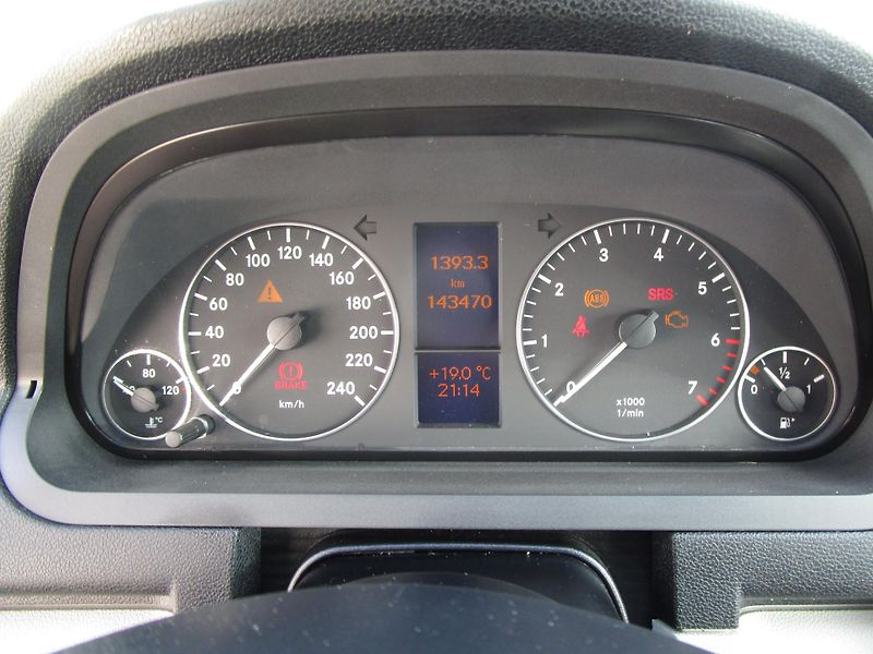 Mercedes-Benz Třídy A (2011) 1,7i-85KW-NOVÁ STK+OLEJ - fotka 10 z 13