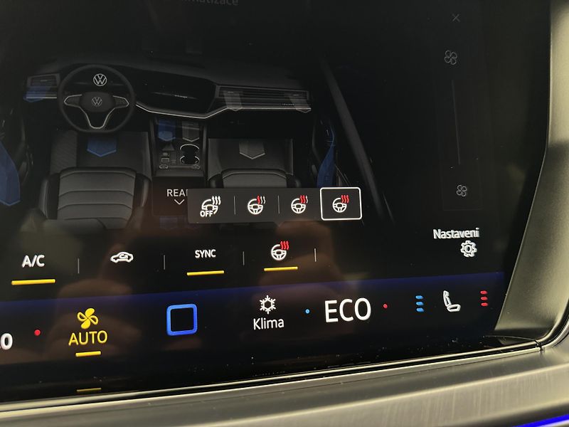 Volkswagen Touareg 3.0Tdi*1-MAJ*DPH*R-LINE*HUD* - fotka 40 z 49