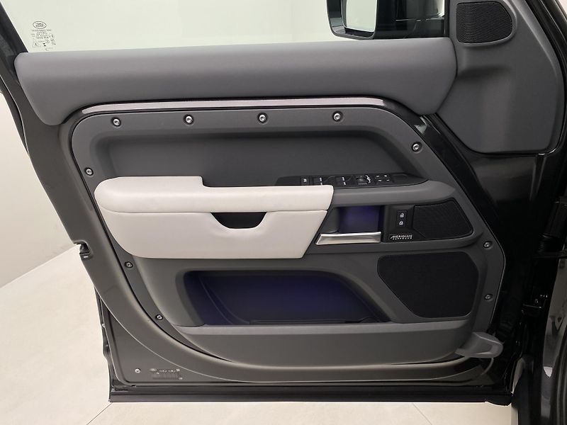 Land Rover Defender (2026) 110 D350 X-Dynamic HSE - fotka 7 z 60