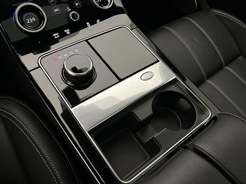 Land Rover Range Rover Velar D300 SE AUT - fotka 29 z 53