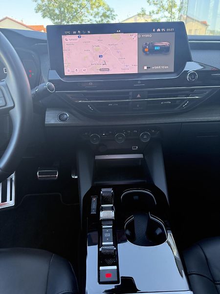 Citroën C5 X (2022) Hybrid 225 k S&S ë-EAT8 SHINE  - fotka 7 z 10