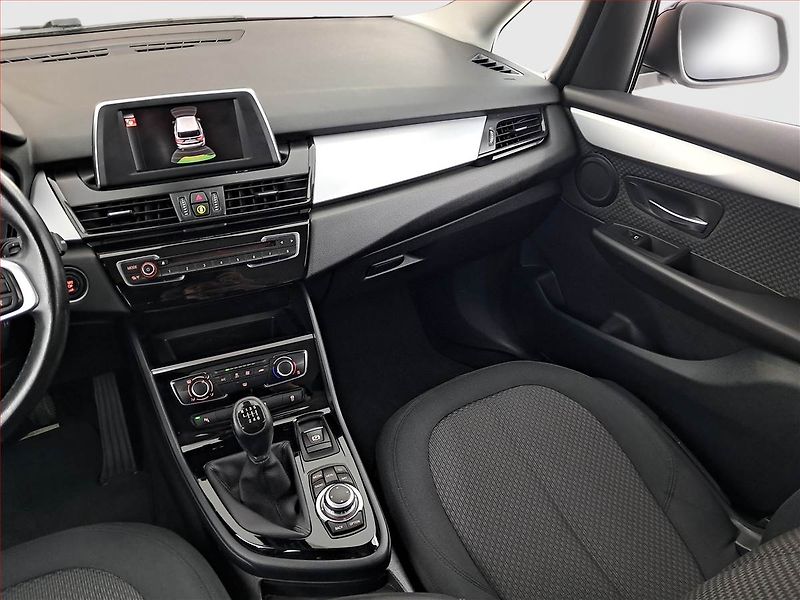 BMW Řada 2 (2016) 216d Gran Tourer, Navi - fotka 8 z 22