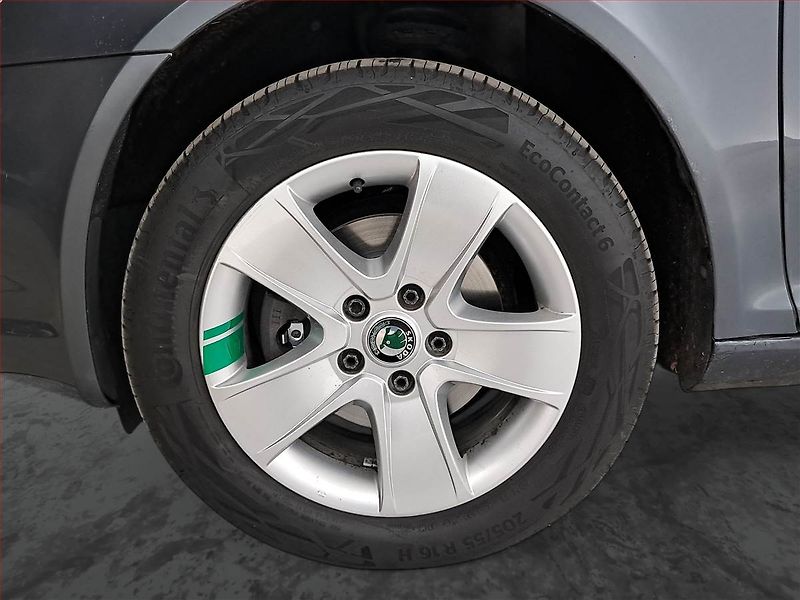 Škoda Octavia (2009) 1.6, Park. senzory - fotka 14 z 17