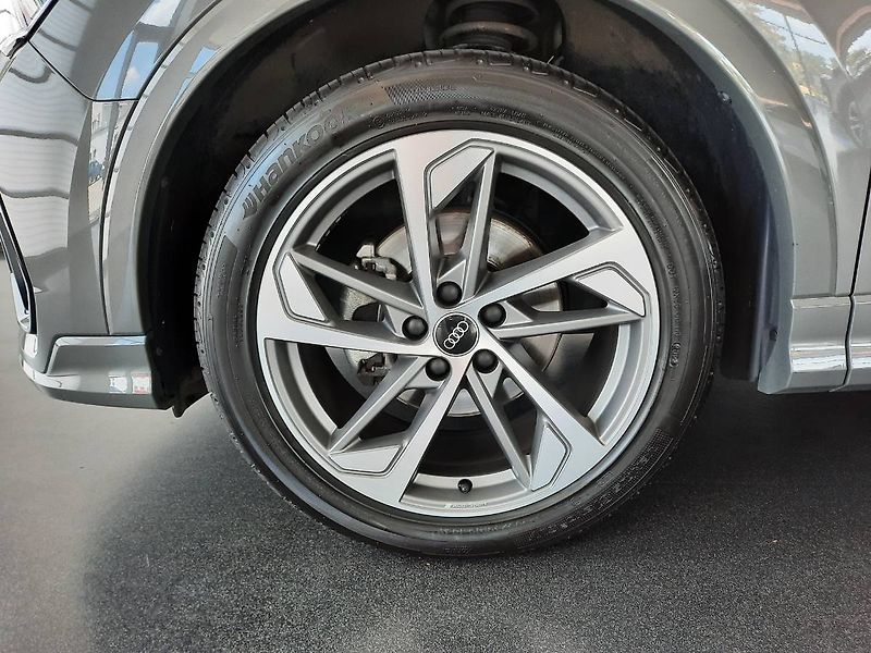 Audi Q3 (2022) 35 TDI quattro (110kW/150k) S - fotka 23 z 24