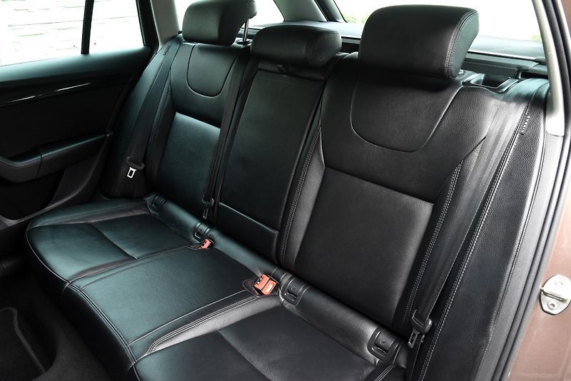 Škoda Octavia 1.4 TSi G-TEC STYLE, NAVI, LED - fotka 37 z 48