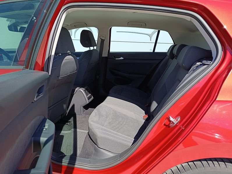 Volkswagen Golf 1.5TSI EVO BMT LIFE ČR  - fotka 13 z 32