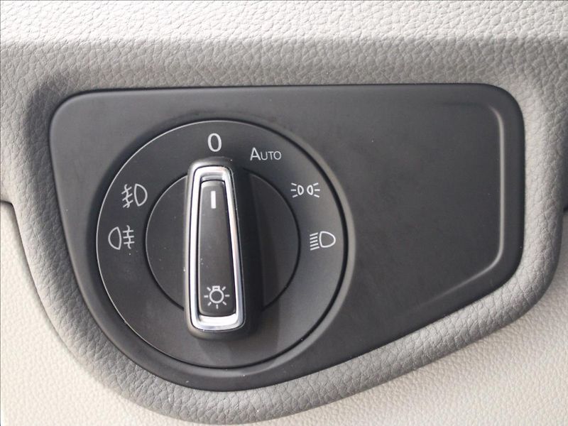 Volkswagen Touran 2,0 TDI 110KW LED 1.majitel - fotka 16 z 30