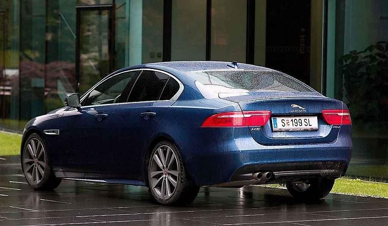 Jaguar XE.