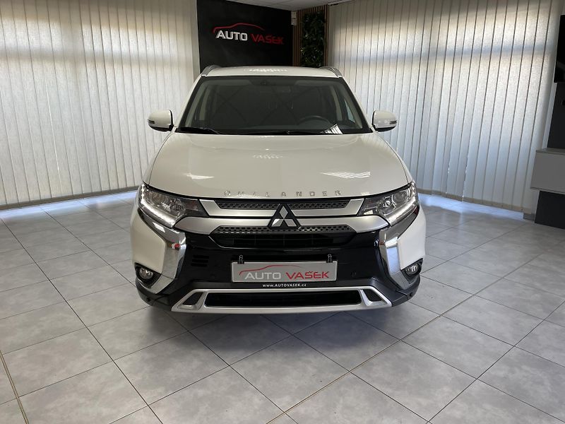 Mitsubishi Outlander 2.0 MIVEC AT 4x4 ČR REZERVACE - fotka 5 z 25