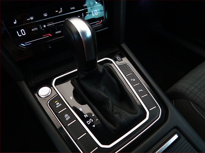 Volkswagen Passat (2021) 2.0 TDI, Automat, Serv.kniha - fotka 13 z 20