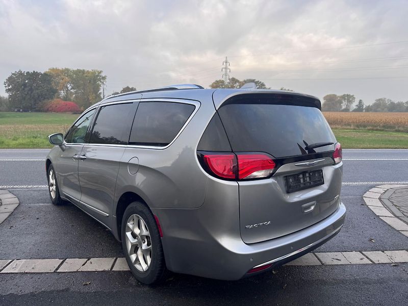 Chrysler Pacifica (2020) 3,6 RU Panorama Limited 2020 - fotka 3 z 19